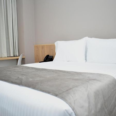 Em Hotel Corferias Embajada Americana Богота Екстериор снимка
