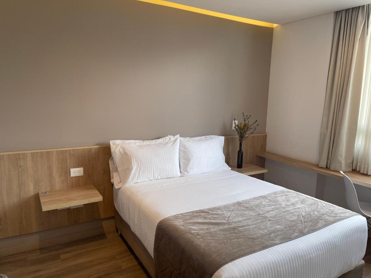 Em Hotel Corferias Embajada Americana Богота Екстериор снимка