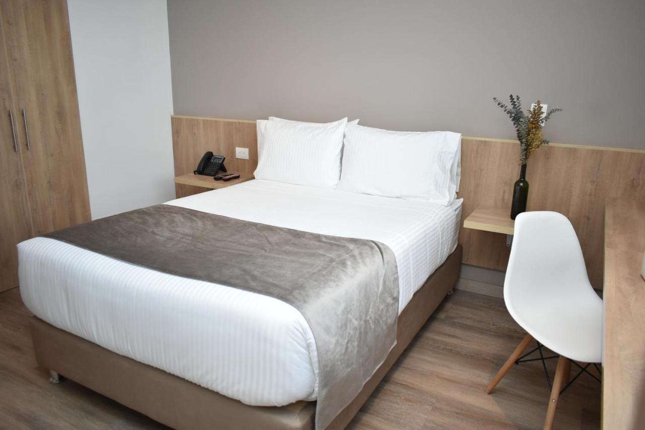 Em Hotel Corferias Embajada Americana Богота Екстериор снимка