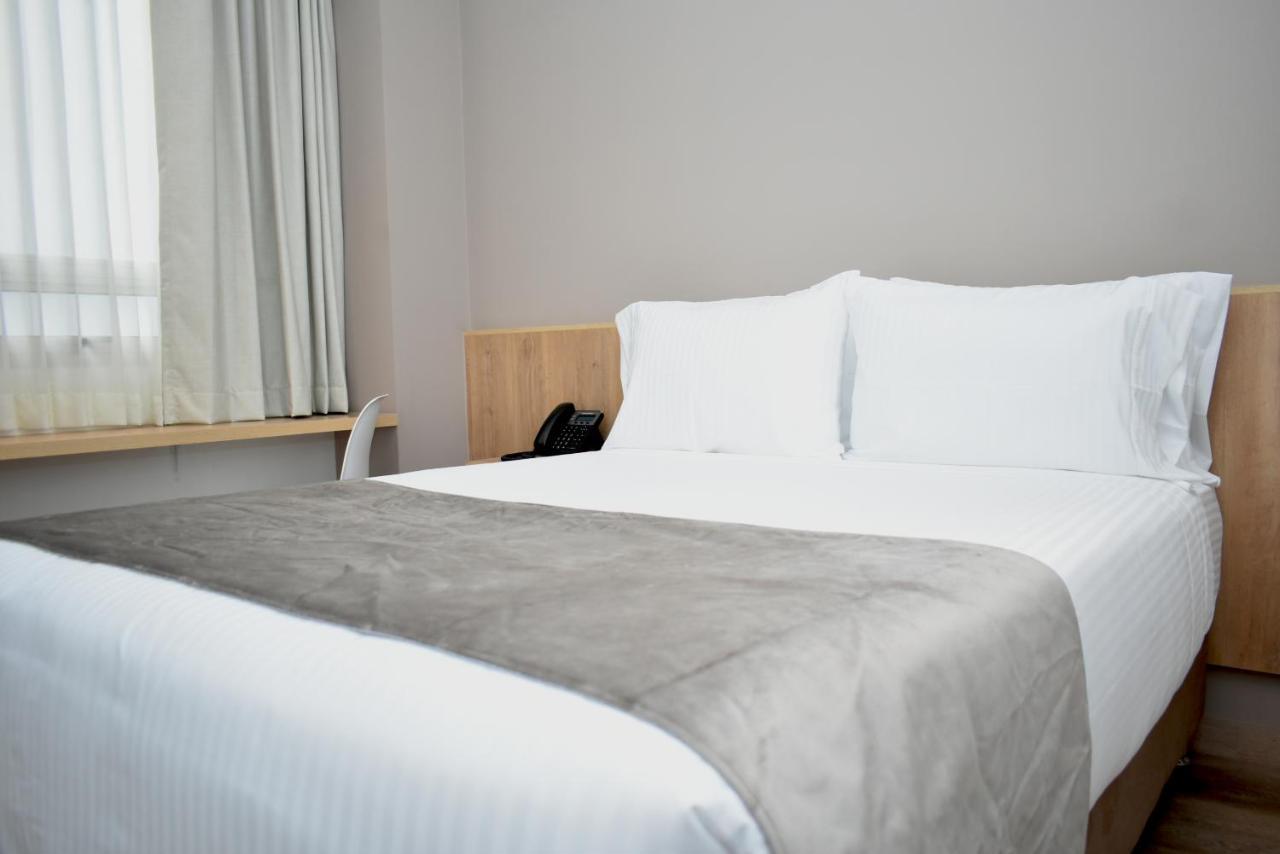 Em Hotel Corferias Embajada Americana Богота Екстериор снимка
