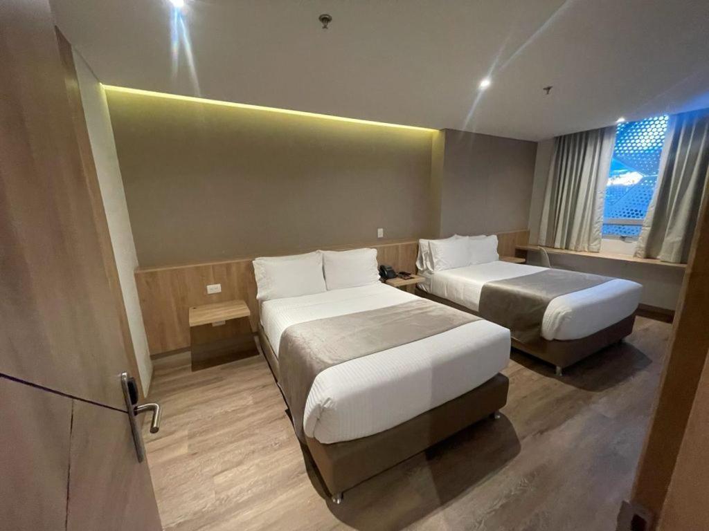 Em Hotel Corferias Embajada Americana Богота Екстериор снимка